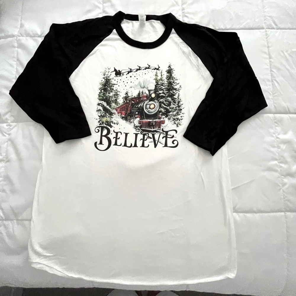 Black and White 'Believe' Raglan Shirt. Size L. NWOT
